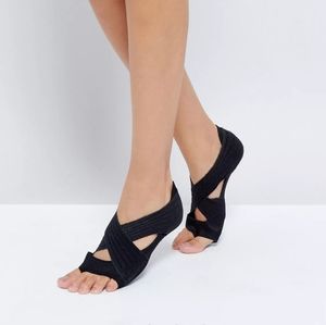 Nike Training Studio Wrap in Black